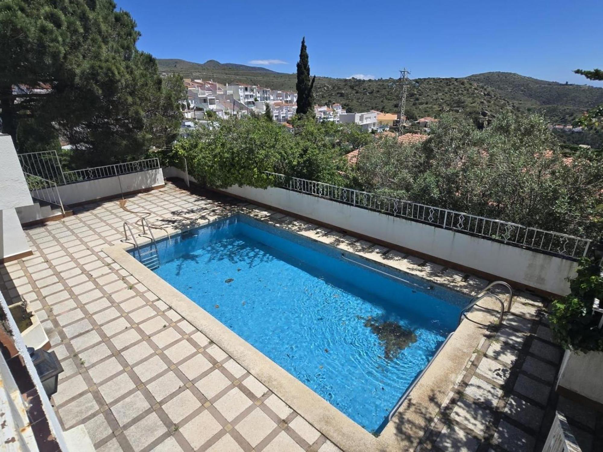 Amplia Casa En 16 Pers. Con Piscina Y Gran Aparcamiento - Es-204-78 Villa *