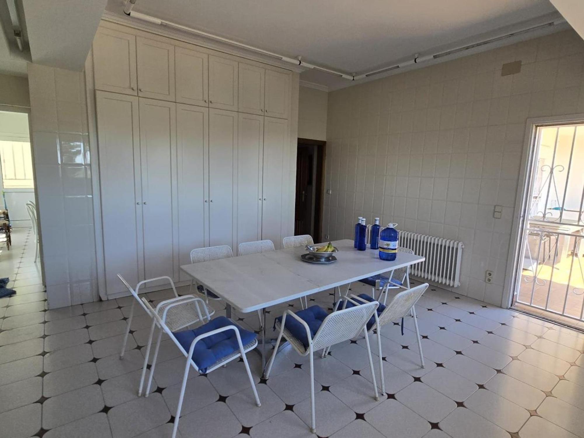 Amplia Casa En 16 Pers. Con Piscina Y Gran Aparcamiento - Es-204-78 *