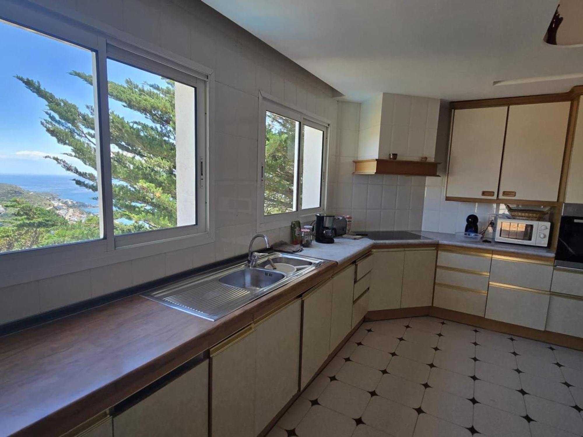 Amplia Casa En 16 Pers. Con Piscina Y Gran Aparcamiento - Es-204-78 *