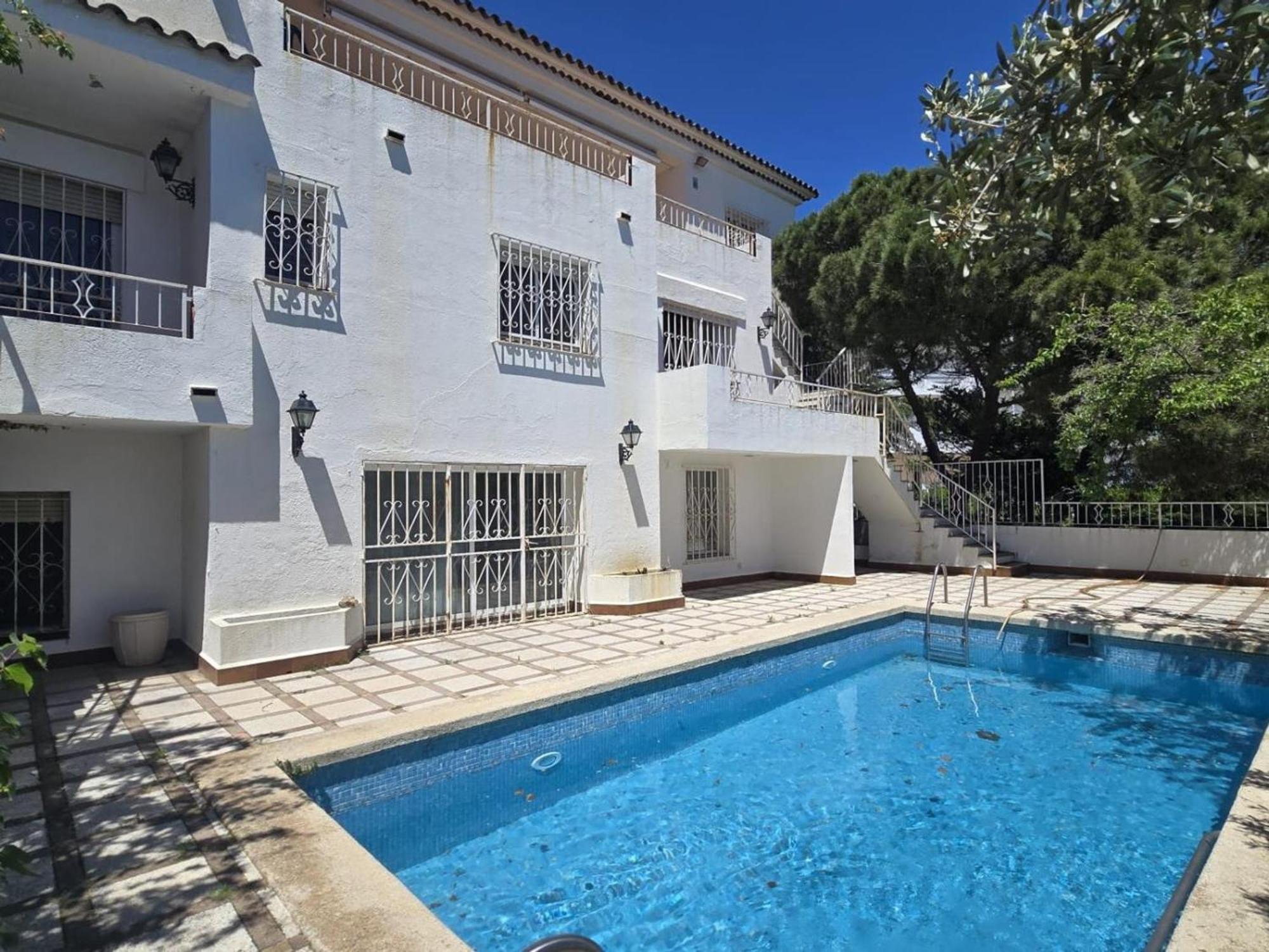 Villa Amplia Casa En 16 Pers. Con Piscina Y Gran Aparcamiento - Es-204-78 *